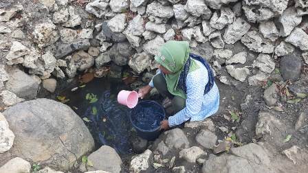 Membelah Bukit Karst Demi Setetes Air