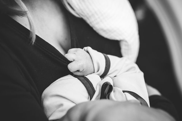Suami, Penuhi Asupan Nutrisi Ibu Menyusui dengan Cara Ini