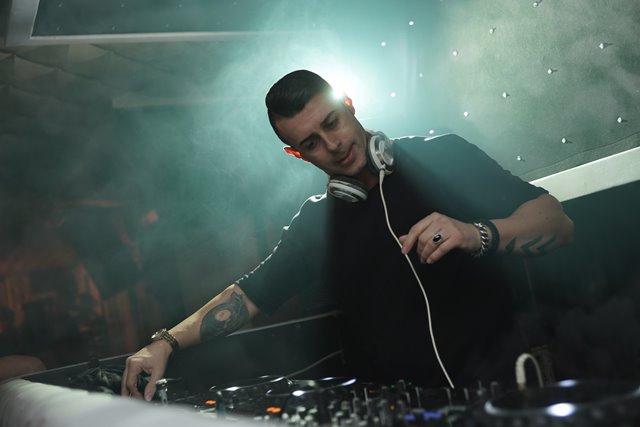 Mengenal Tinnitus, Suara Berdenging di Telinga