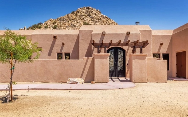 Amber Heard Diam-Diam Beli Rumah di Tengah Gurun, Begini Penampakannya