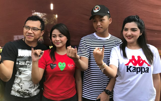 Anang Hermansyah Kompak Mencoblos Bersama Keluarga
