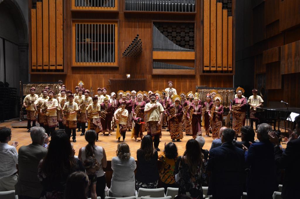 Gemuruh Suara Angklung Gemparkan Napoli