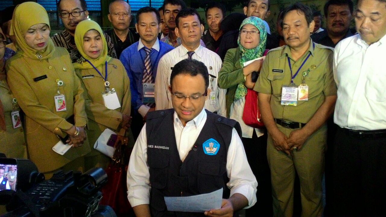Jelang UN, Mendikbud Ajak Siswa SMPN 114 <i>Selfie</i>