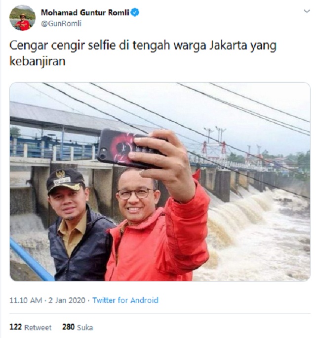 Jakarta Banjir, Anies Cengar-Cengir <i>Selfie</i> di Depan Bendung Katulampa? Ini Faktanya