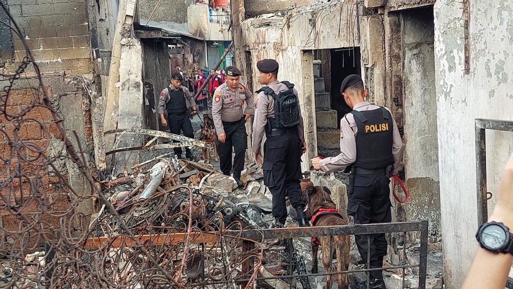 Cari Korban Kebakaran Plumpang, 5 Anjing Pelacak Diterjunkan