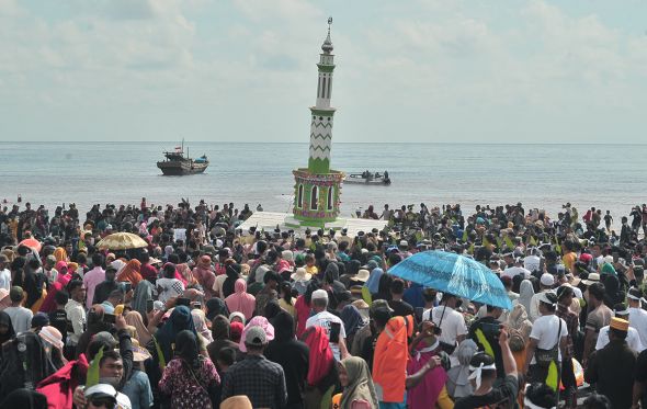 Tradisi Mandi Safar Ritual Tolak Bala Masyarakat Adat Tanjung Jabung Timur