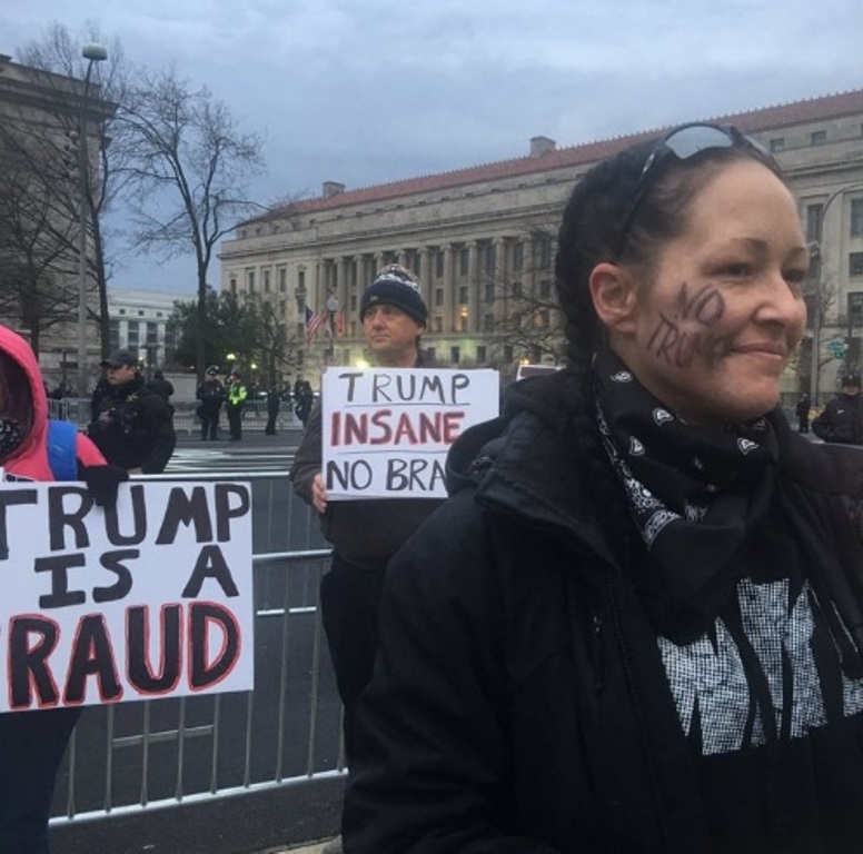 Pengunjuk Rasa Ganggu Persiapan Inagurasi Donald Trump