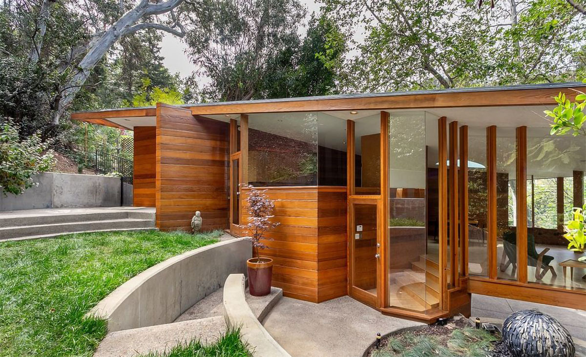 Pacar Dua Lipa Beli Rumah Pohon Seharga Rp36 Miliar