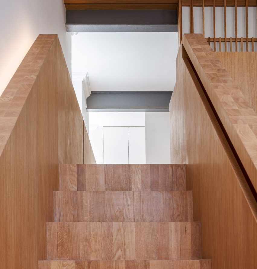 Interior Apartemen Ini Terbuat dari 30 Ribu Balok Kayu