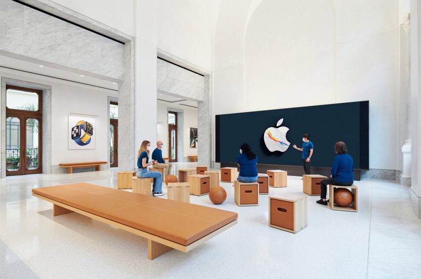 Intip Desain Toko Apple di Bekas Bangunan Sejarah