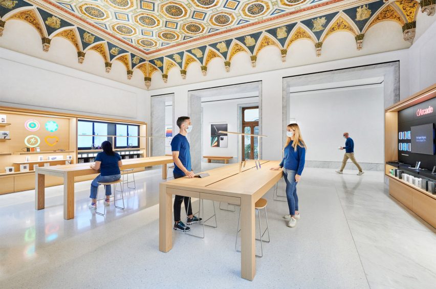 Intip Desain Toko Apple di Bekas Bangunan Sejarah