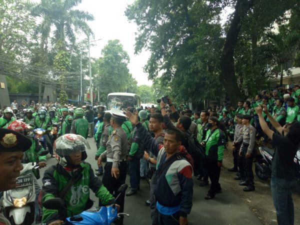 Demo Go-Jek, Jalan Kemang Selatan Ditutup