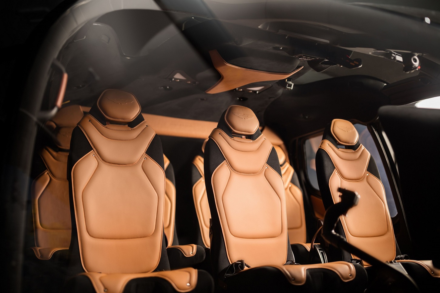 Aston Martin Bikin Helikopter ACH130 Bernuansa Kabin Mewah