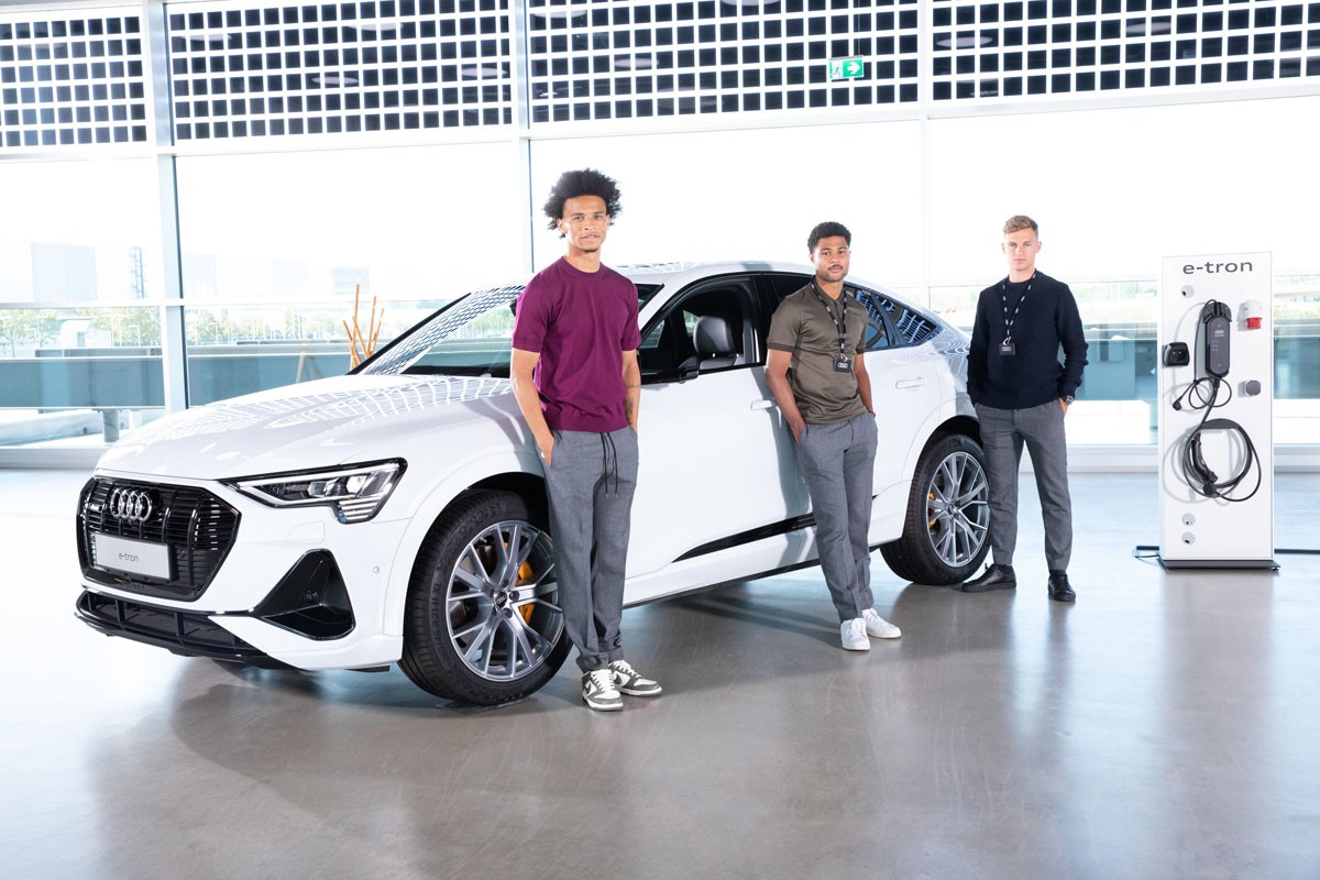 Bayern München Bergelimpangan Trofi dan Audi e-Tron
