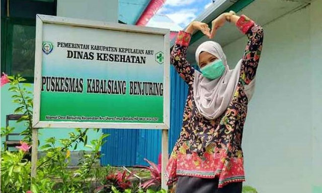 Kisah Audina, Bidan Lulusan UNS yang Mengabdi di Perbatasan