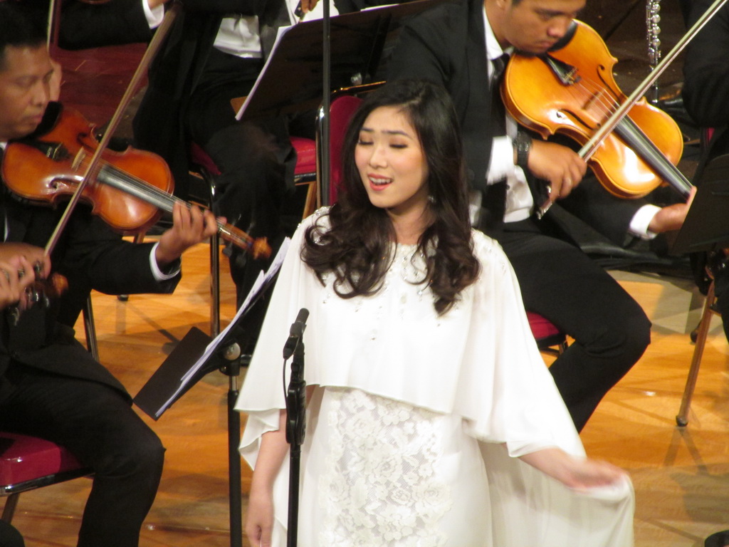 Kolaborasi 'Mewah' JOC Bersama Isyana Sarasvati dan Jonathan Kuo