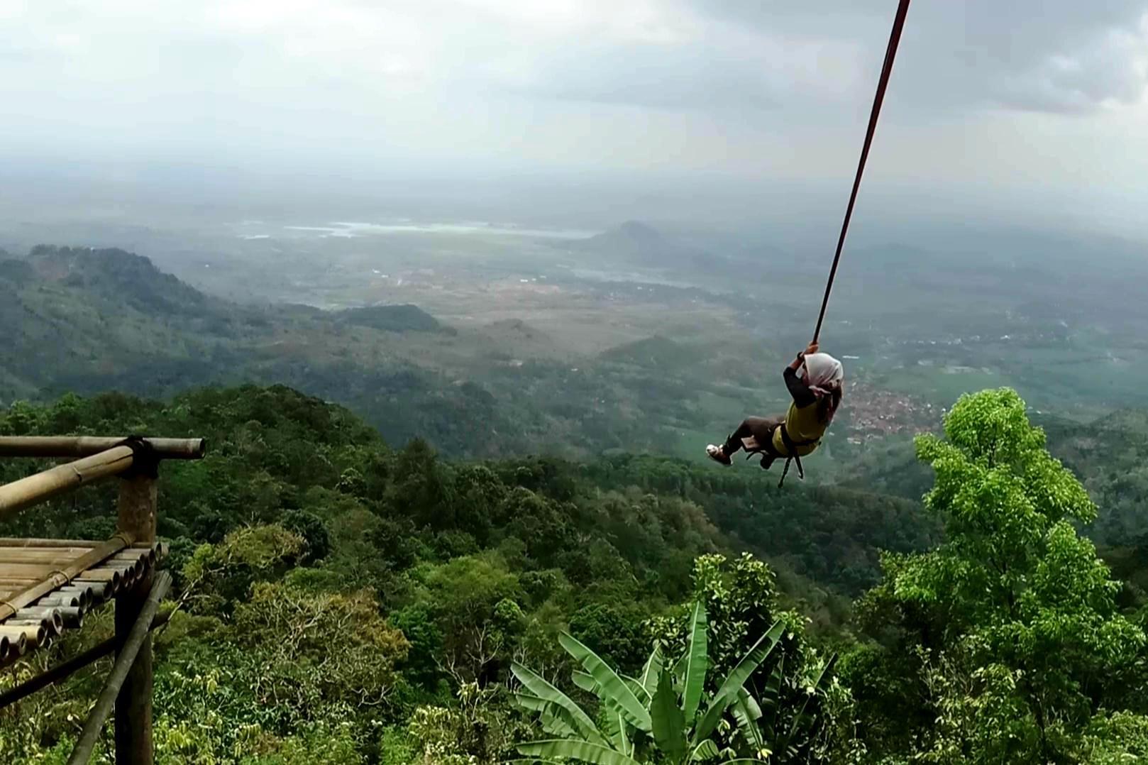 Uji Adrenalin di Ayunan Angkasa Kalibaya Brebes