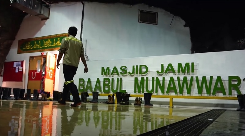Baabul Munawwar, Masjid di Bawah Tanah Papua