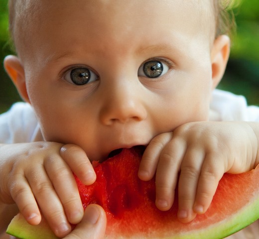 Ini Waktu yang Tepat Memberikan Asupan Makanan pada Bayi