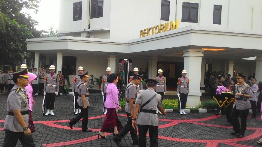 Hari Pertama Menjabat Kapolri, Tito Karnavian Diajak Badrodin Keliling PTIK
