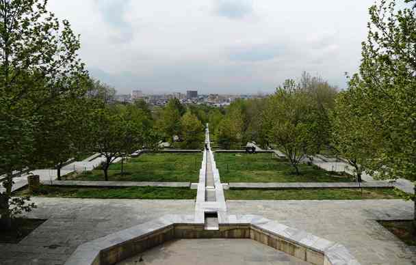 Bagh-e-Babur, Makam yang Oasenya Kabul