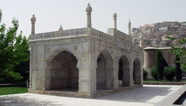 Bagh-e-Babur, Makam yang Oasenya Kabul
