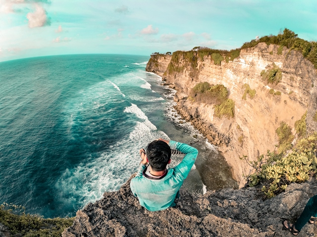 Jelang Pembukaan Wisata Bali Menparekraf Ingatkan Pentingnya Protokol Kesehatan