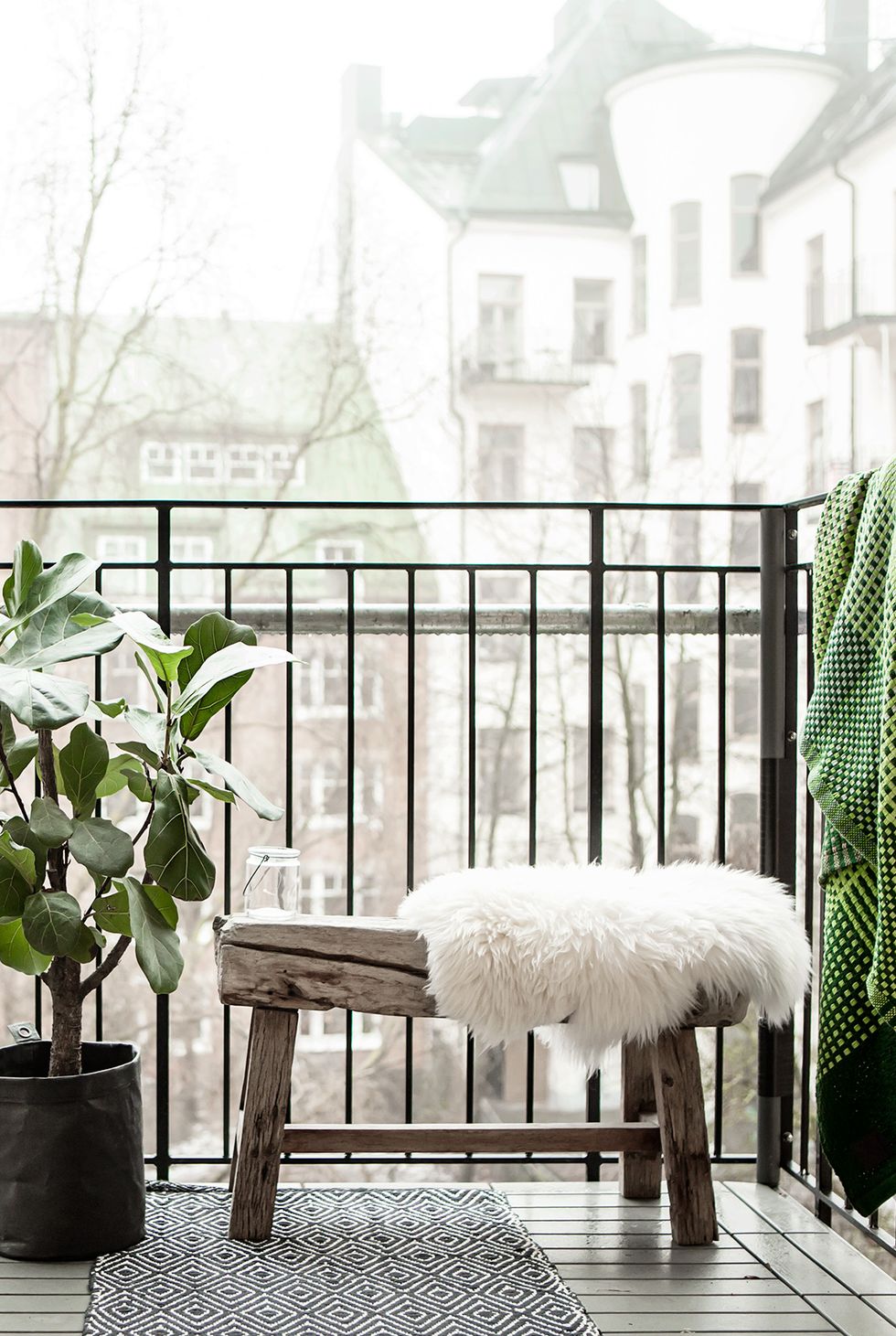 6 Desain Balkon Kece yang Bikin Betah di Rumah