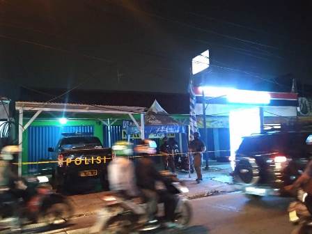 Densus 88 Geledah Toko Ponsel di Bekasi