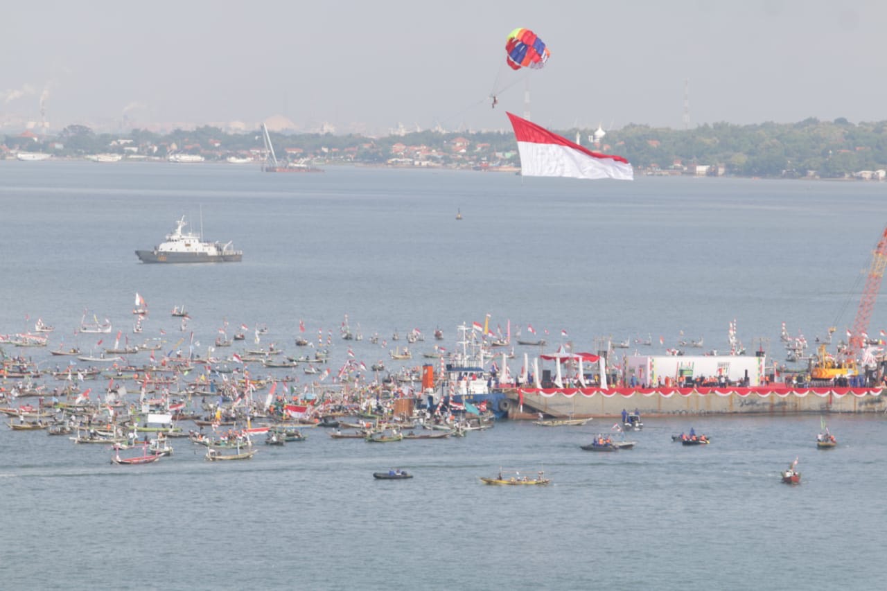 Merah Putih Sepanjang 5,5 Km Membentang di Suramadu