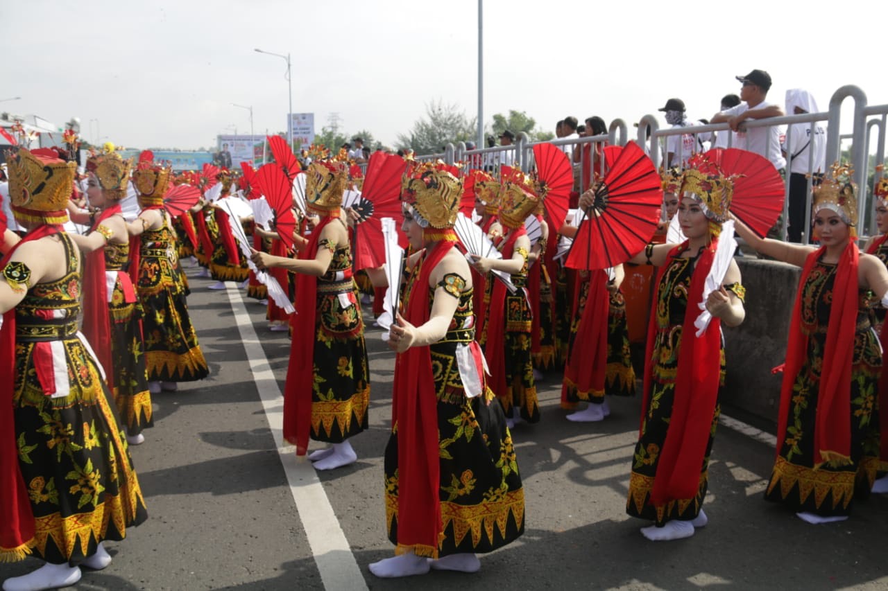 Merah Putih Sepanjang 5,5 Km Membentang di Suramadu