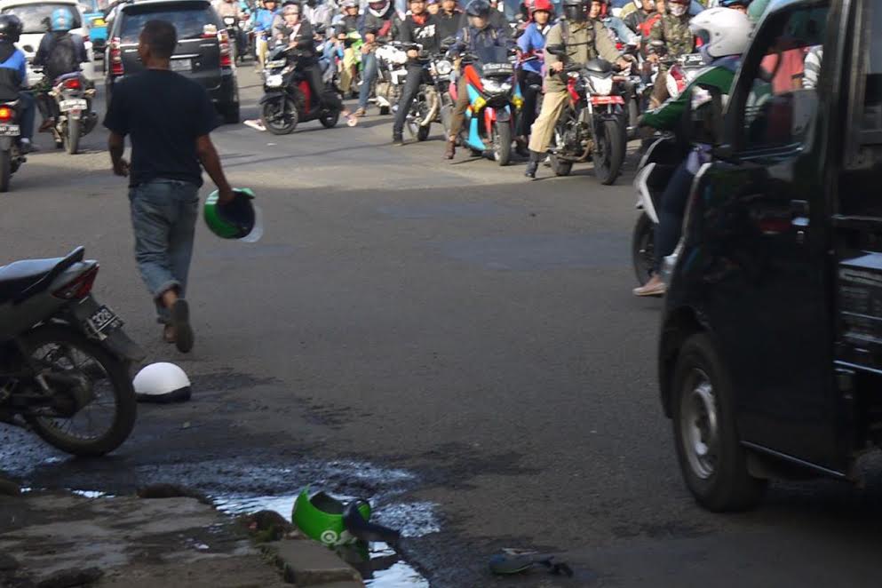 Pengemudi Angkot dan Ojek Online Bentrok di Bogor