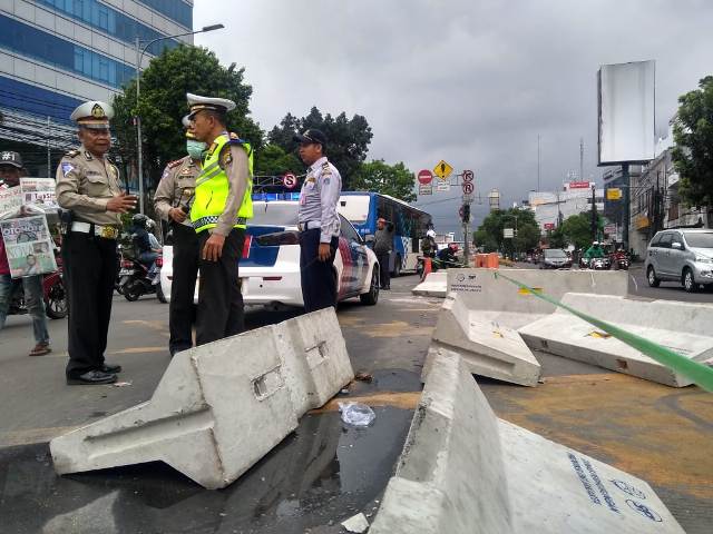 Beton Rekayasa Lalin Duren Tiga Dirobohkan
