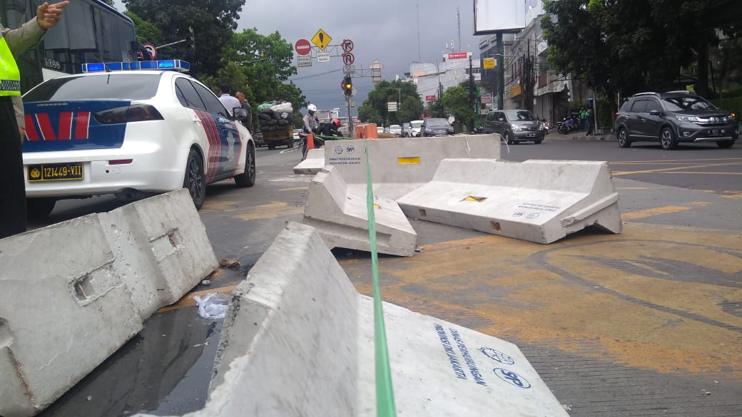 Beton Rekayasa Lalin Duren Tiga Dirobohkan