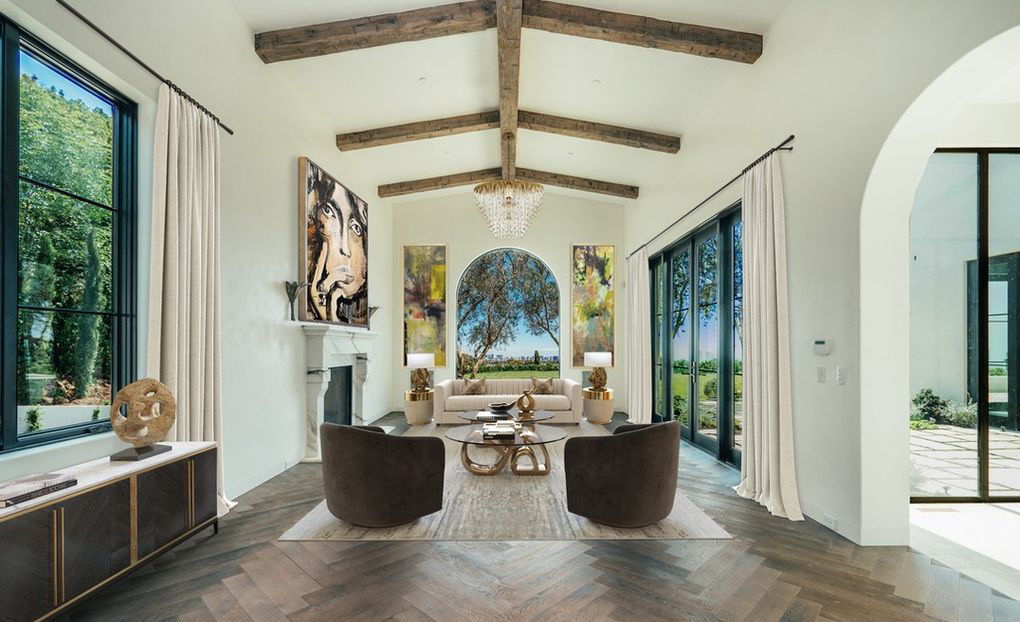 CEO Playboy Jual Rumah Rp383 Miliar kepada 'Miliarder' Bitcoin