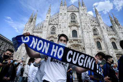Potret Fans Inter Milan Rayakan <i>Scudetto</i> Liga Italia 2020-2021