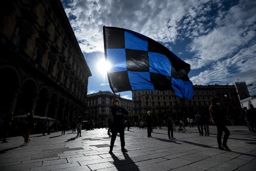 Potret Fans Inter Milan Rayakan <i>Scudetto</i> Liga Italia 2020-2021