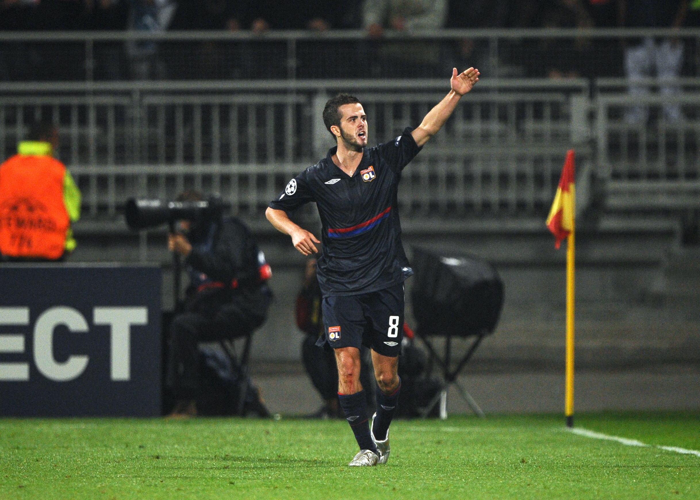 <i>Starting XI</i> Impian Lyon jika Tak Jual Pemain Bintang