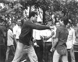 Kisah Ali Hantam Lubbers di Indonesia