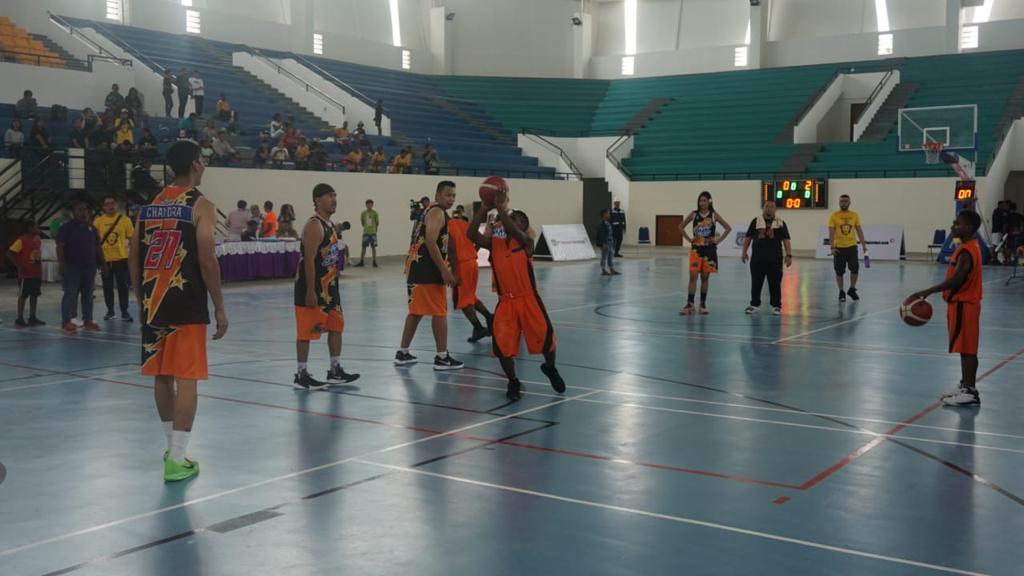 Pemanasan Jelang PON, Sejumlah Selebriti Meriahkan Pertandingan Basket di Papua