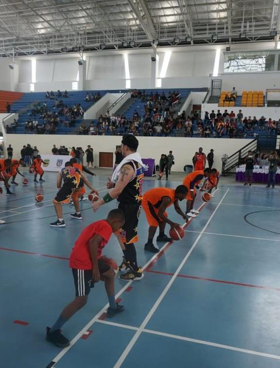 Pemanasan Jelang PON, Sejumlah Selebriti Meriahkan Pertandingan Basket di Papua