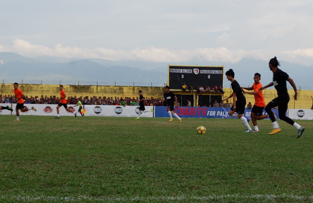 Ribuan Masyarakat Palu Padati Laga Timnas All-Star