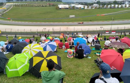 Merasakan Sensasi Nonton F1 dari Bukit