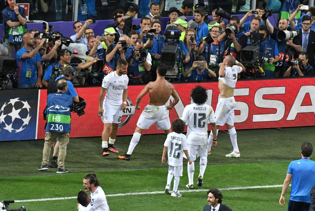 Foto-Foto Pesta Juara Real Madrid di San Siro