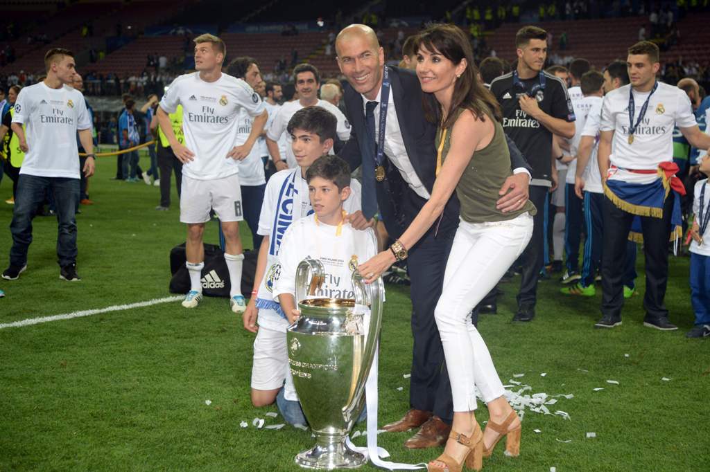 Foto-Foto Pesta Juara Real Madrid di San Siro