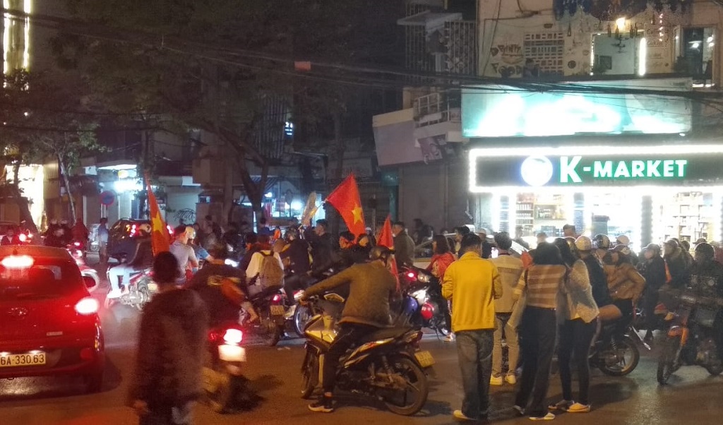 Vietnam Juara, Botol Bir Hampir Melayang