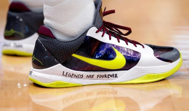 Deretan Ucapan Belasungkawa di Sepatu Pemain NBA untuk Kobe Bryant