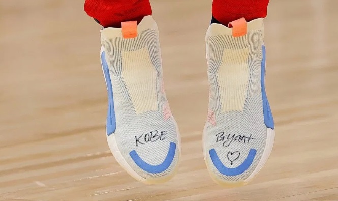 Deretan Ucapan Belasungkawa di Sepatu Pemain NBA untuk Kobe Bryant
