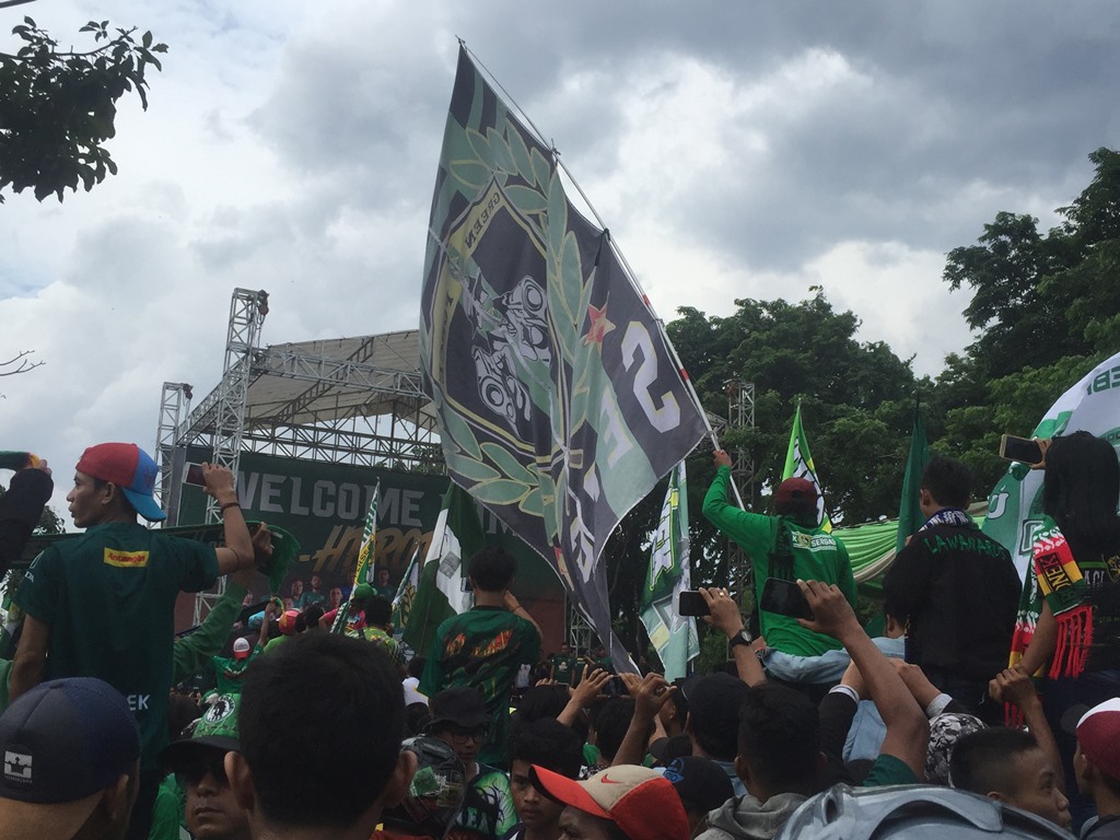 Persebaya Juara Liga 2, Ribuan Bonek Konvoi Merayakan Kemenangan