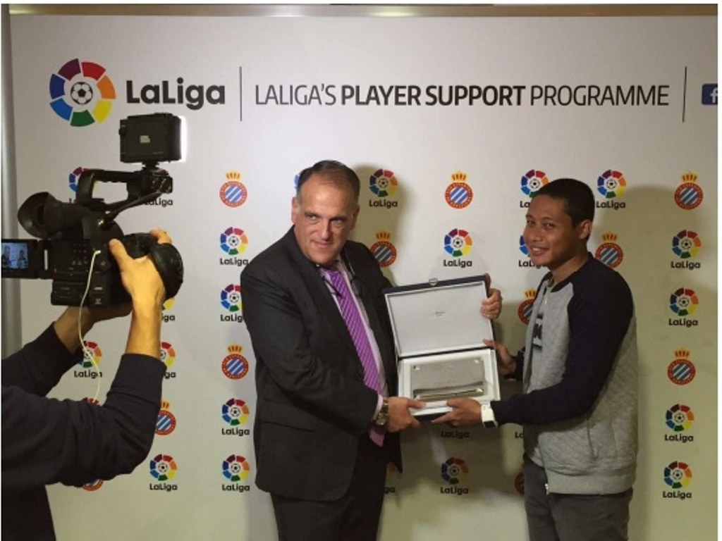 Evan Dimas Menyambangi Markas La Liga